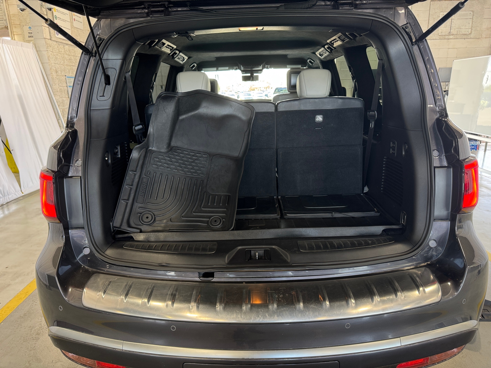 Thumbnail: 2019 INFINITI QX80 - 6