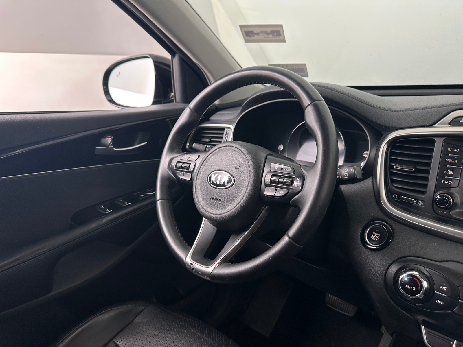 Thumbnail: 2018 Kia Sorento - 4