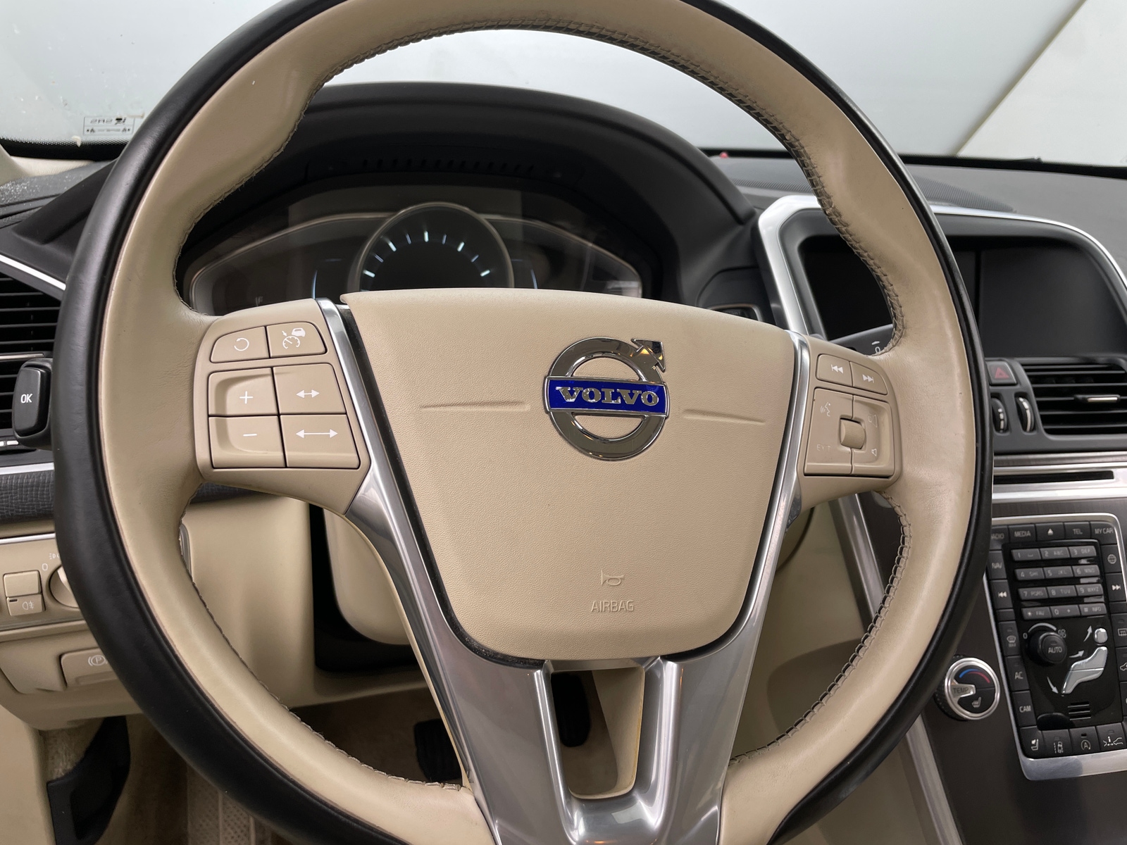 Thumbnail: 2016 Volvo XC60 - 4