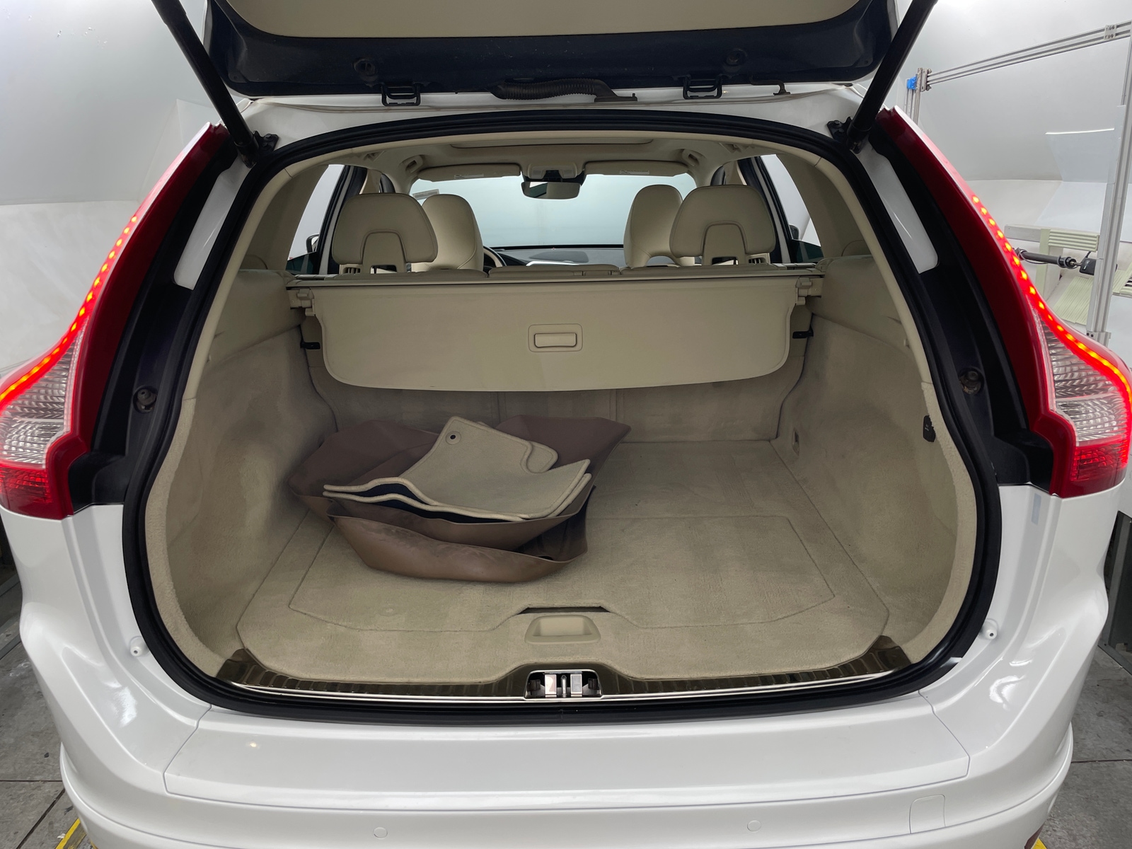 Thumbnail: 2016 Volvo XC60 - 6