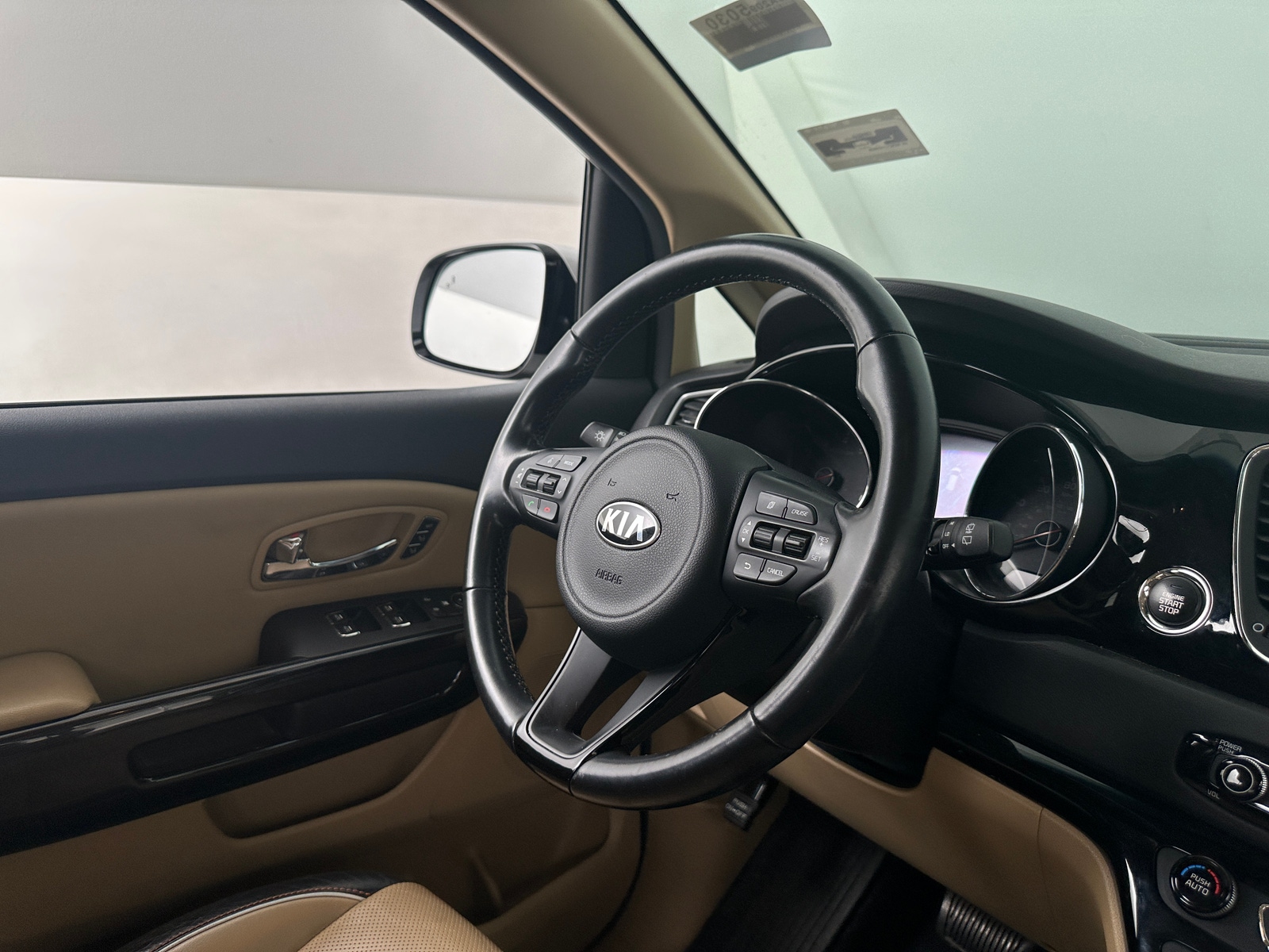 Thumbnail: 2017 Kia Sedona - 4