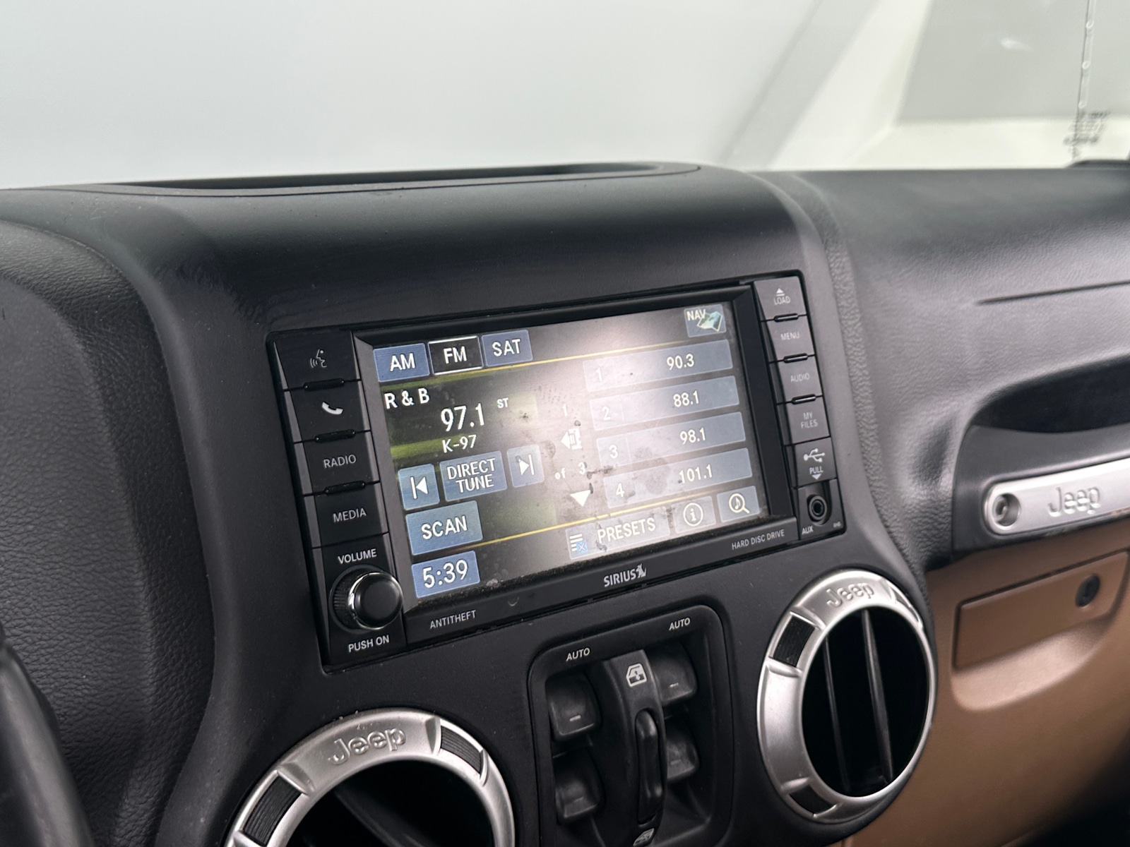 Thumbnail: 2017 Jeep Wrangler - 3