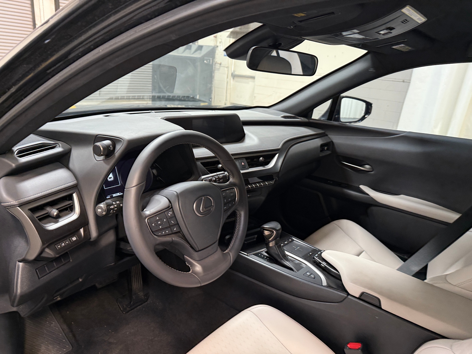 Thumbnail: 2020 Lexus UX - 2
