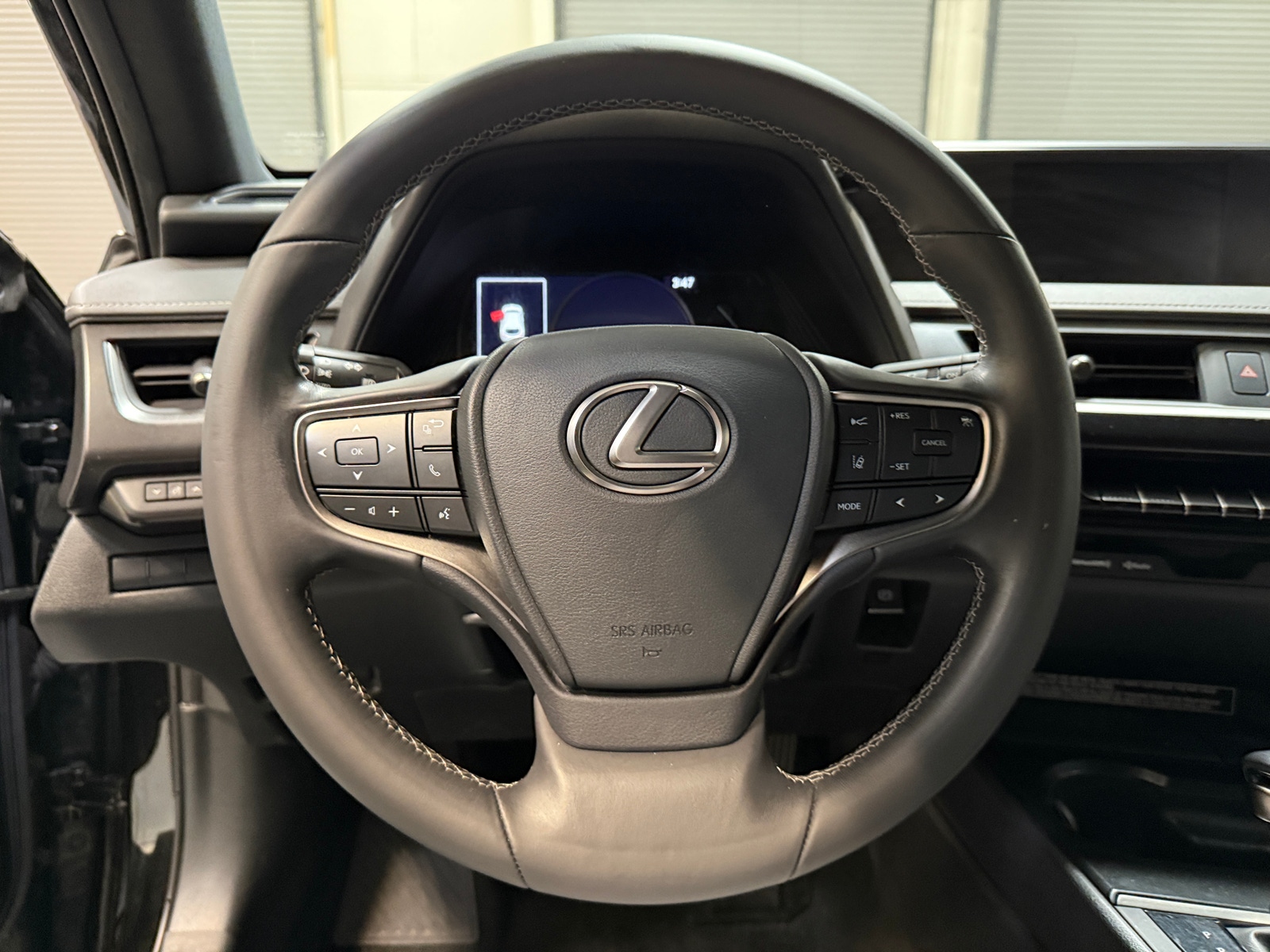 Thumbnail: 2020 Lexus UX - 4