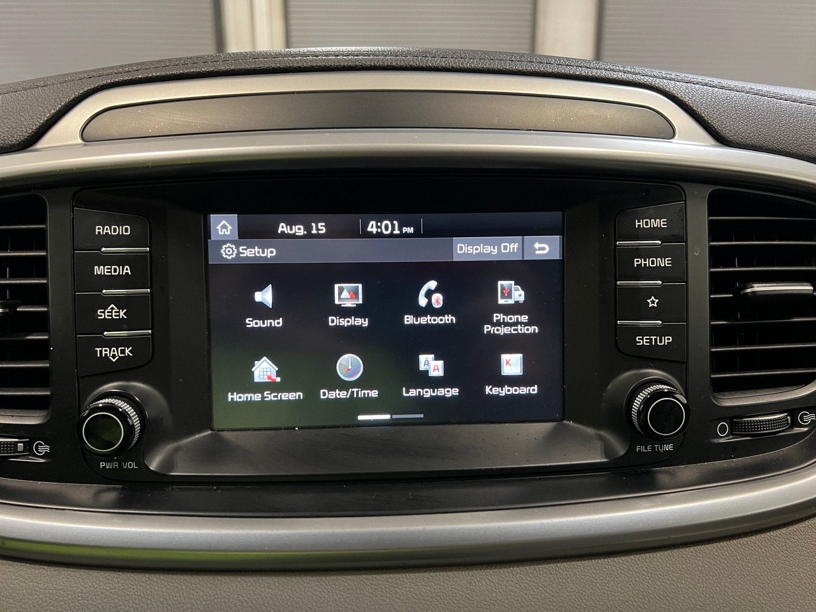 Thumbnail: 2019 Kia Sorento - 4