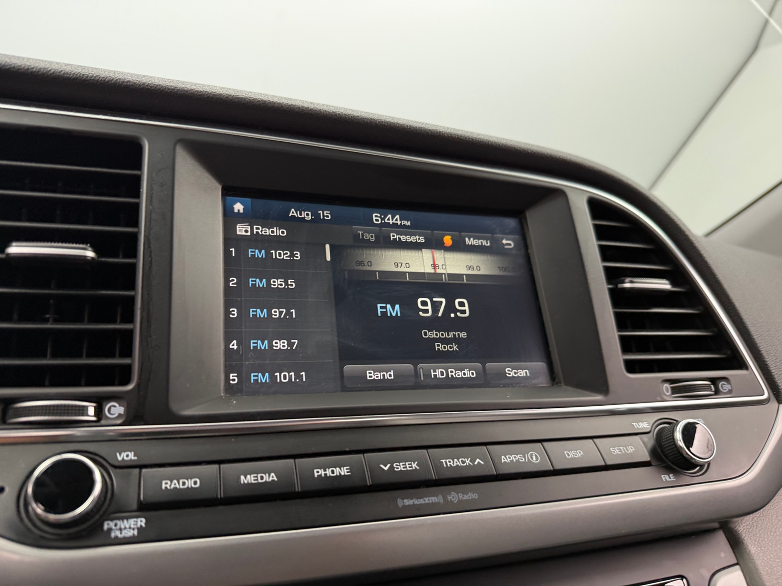 Thumbnail: 2017 Hyundai Elantra - 4