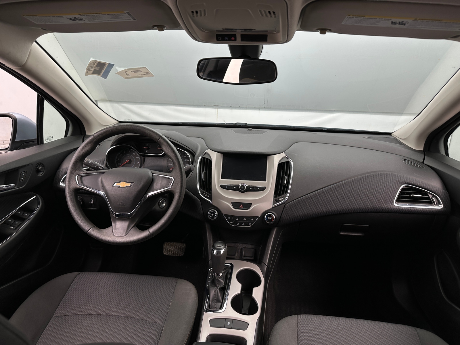 Thumbnail: 2018 Chevrolet Cruze - 3