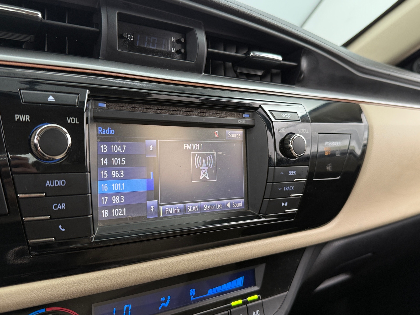 Thumbnail: 2015 Toyota Corolla - 4