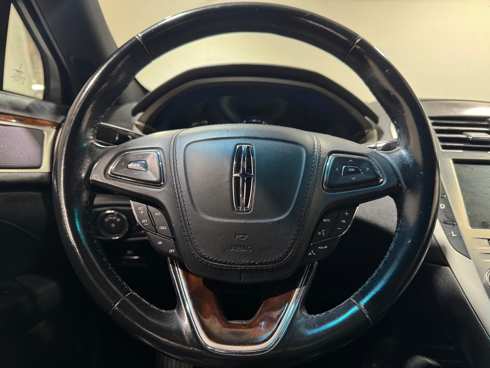 Thumbnail: 2017 Lincoln MKZ - 4
