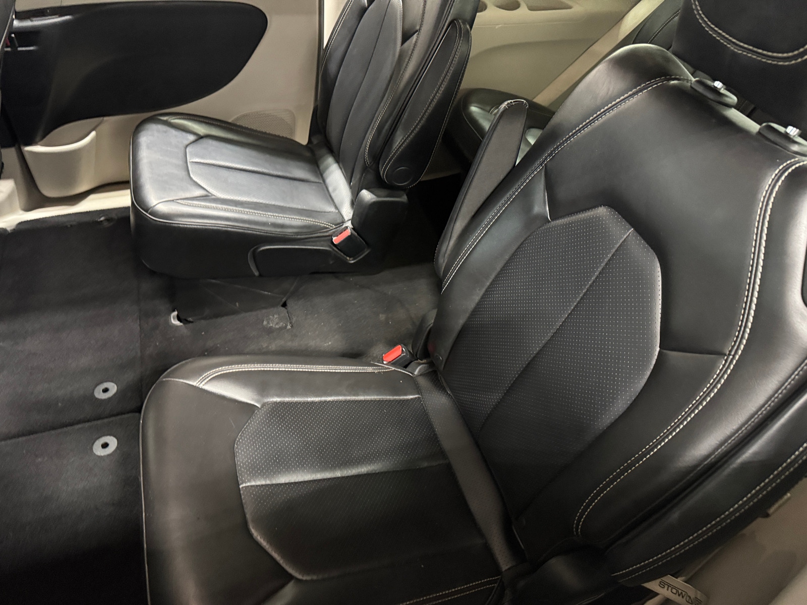 Thumbnail: 2020 Chrysler Voyager - 5