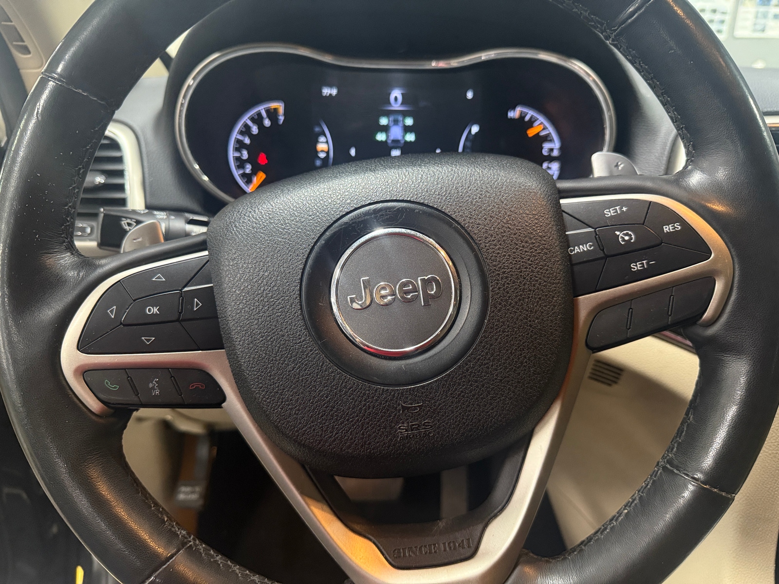 Thumbnail: 2015 Jeep Grand Cherokee - 4