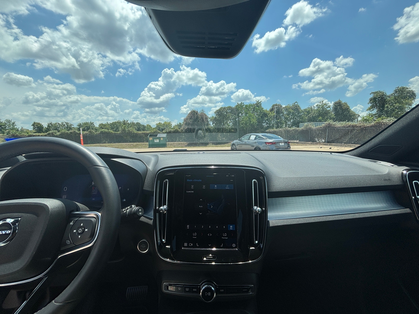 Thumbnail: 2024 Volvo XC40 - 3