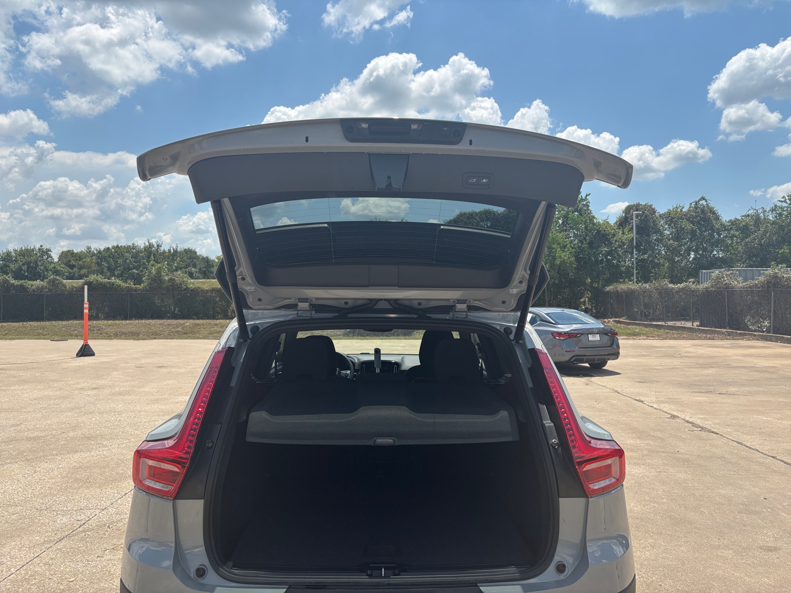 Thumbnail: 2024 Volvo XC40 - 6