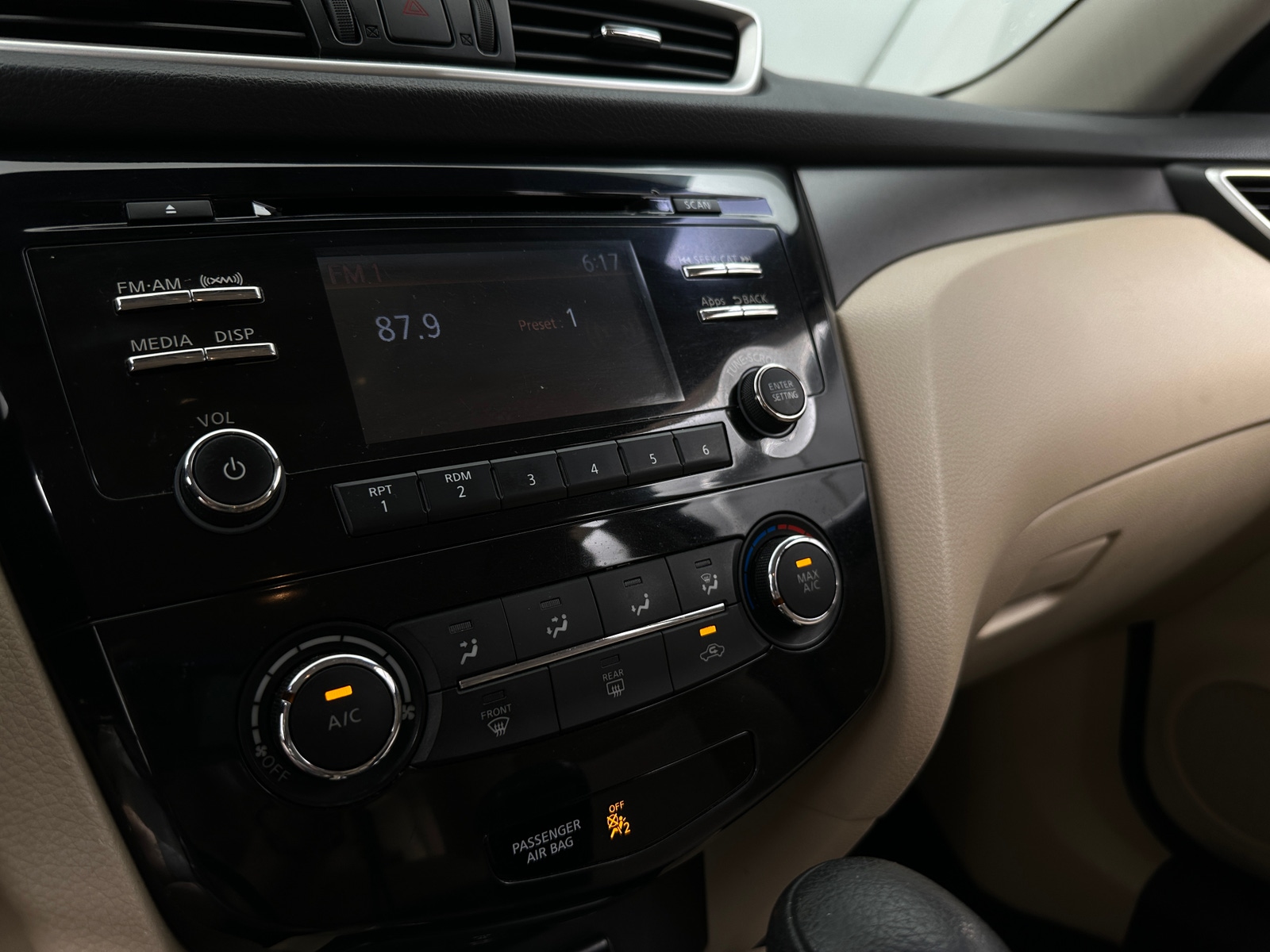 Thumbnail: 2016 Nissan Rogue - 4