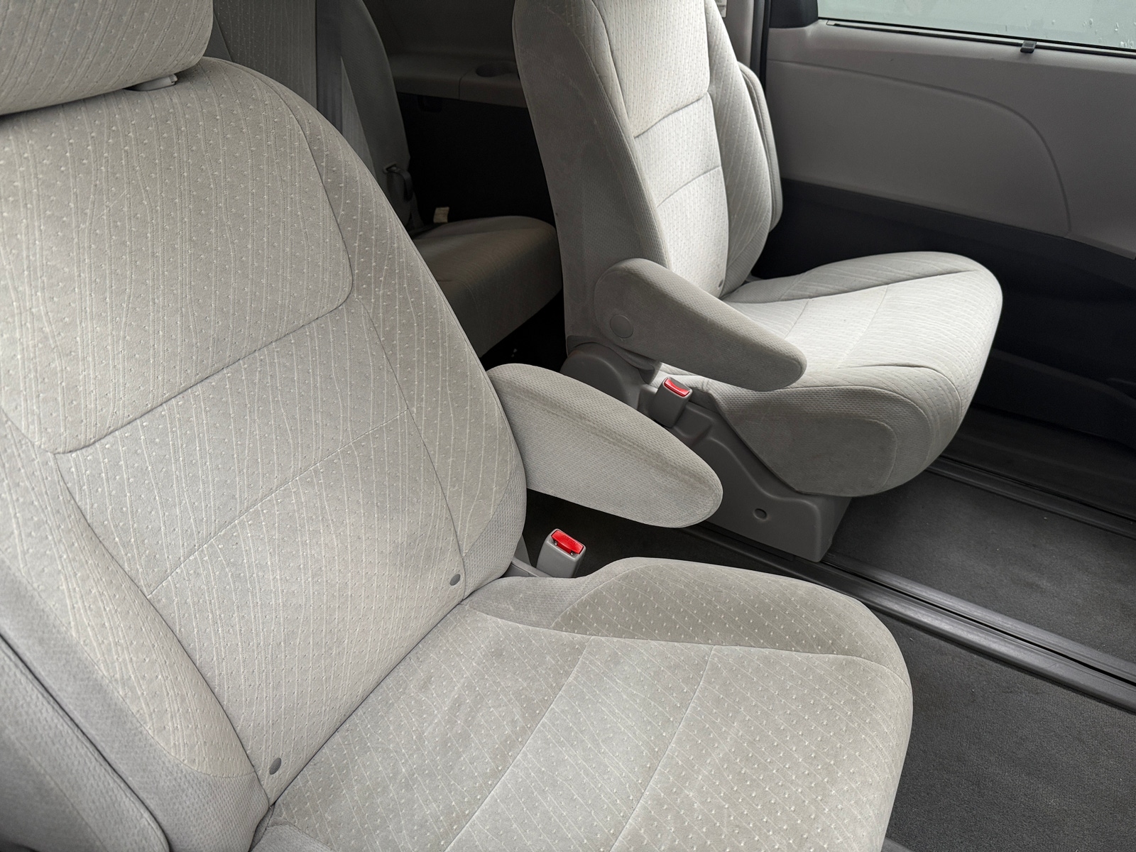 Thumbnail: 2019 Toyota Sienna - 6