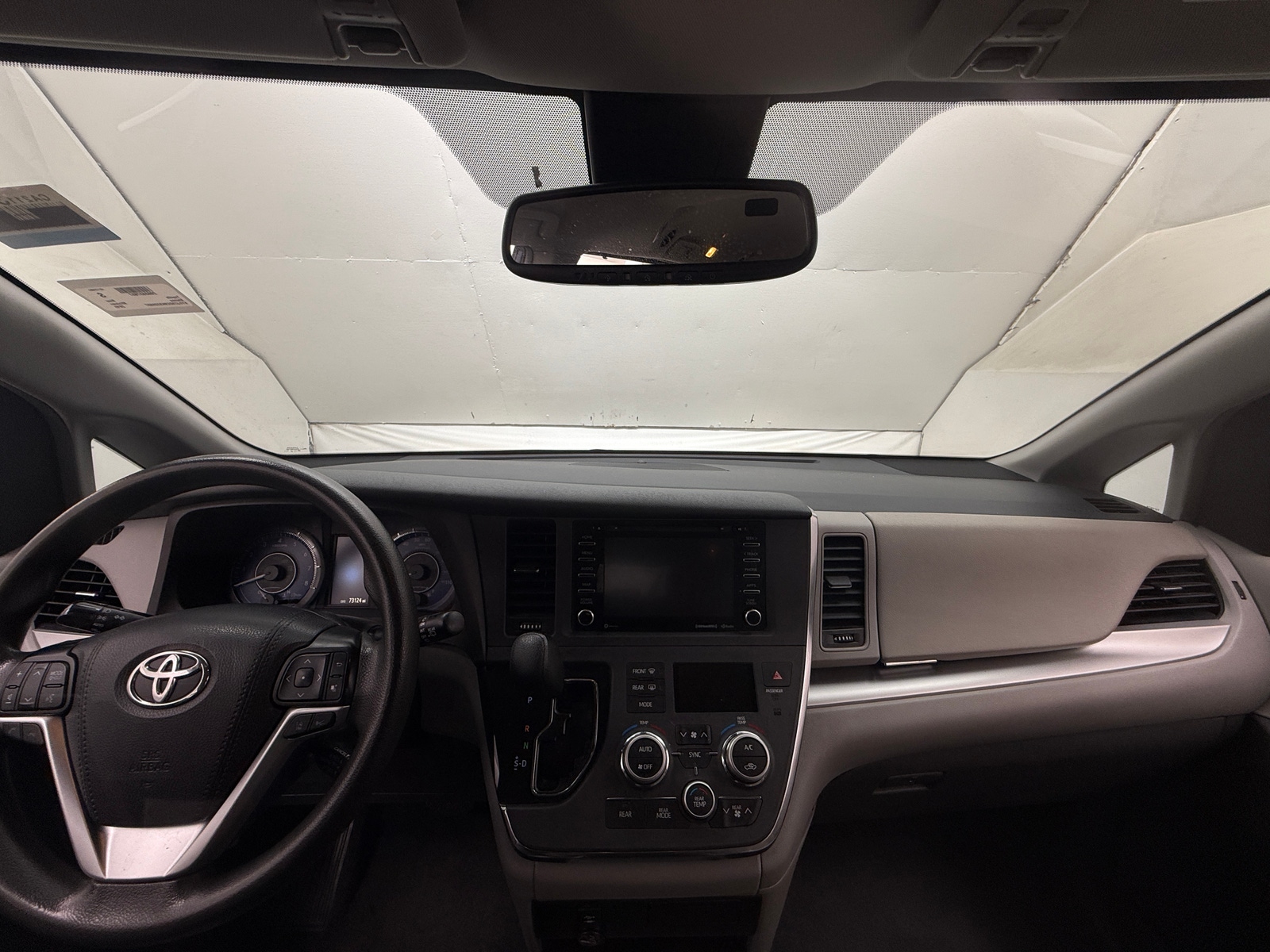 Thumbnail: 2019 Toyota Sienna - 3