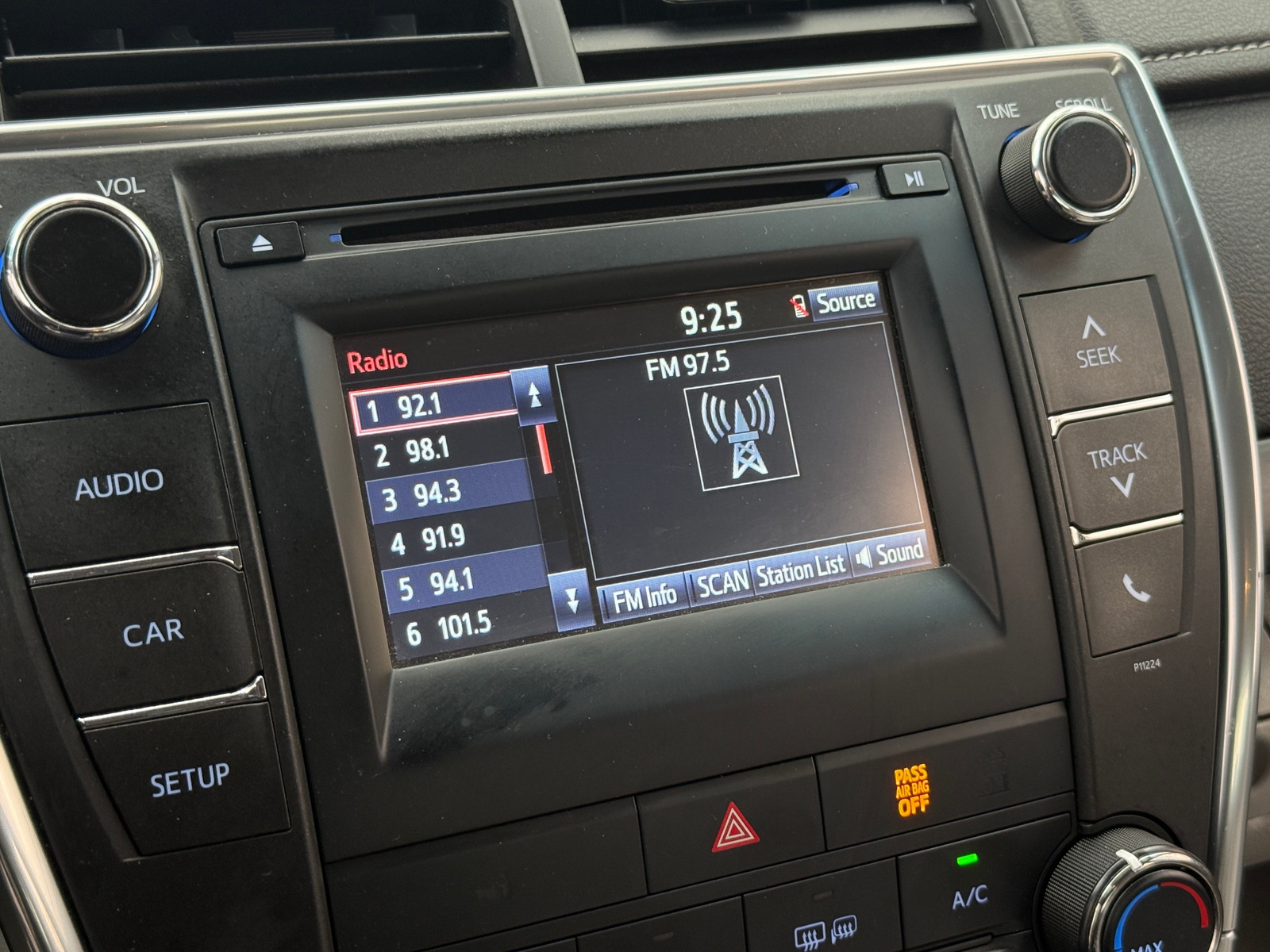 Thumbnail: 2016 Toyota Camry - 4