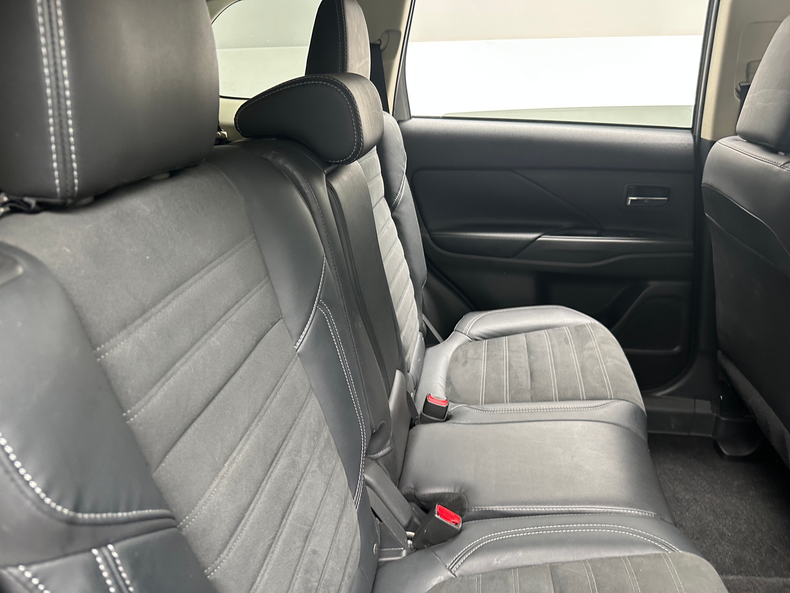 Thumbnail: 2020 Mitsubishi Outlander - 6
