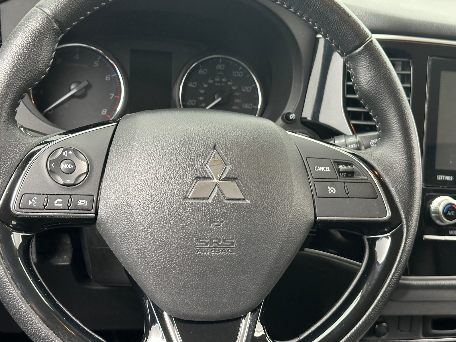 Thumbnail: 2020 Mitsubishi Outlander - 5