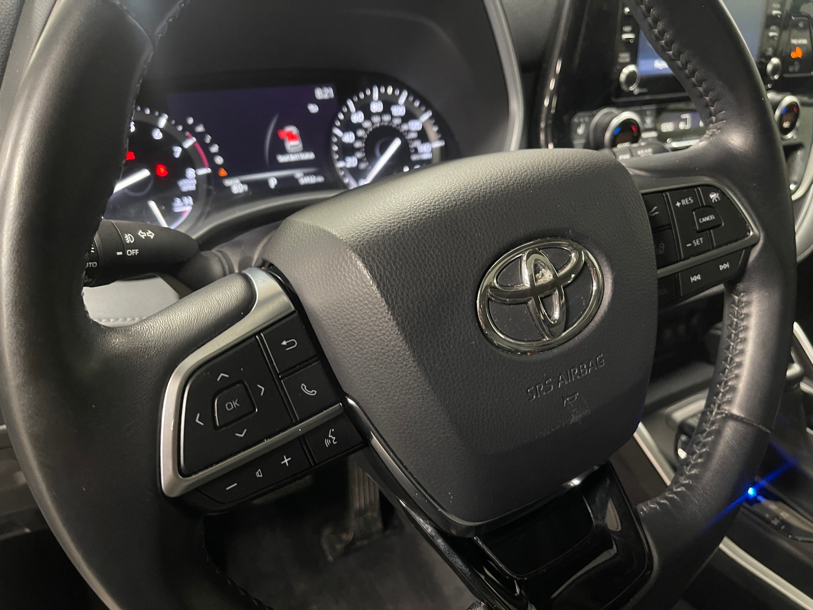 Thumbnail: 2021 Toyota Highlander - 4