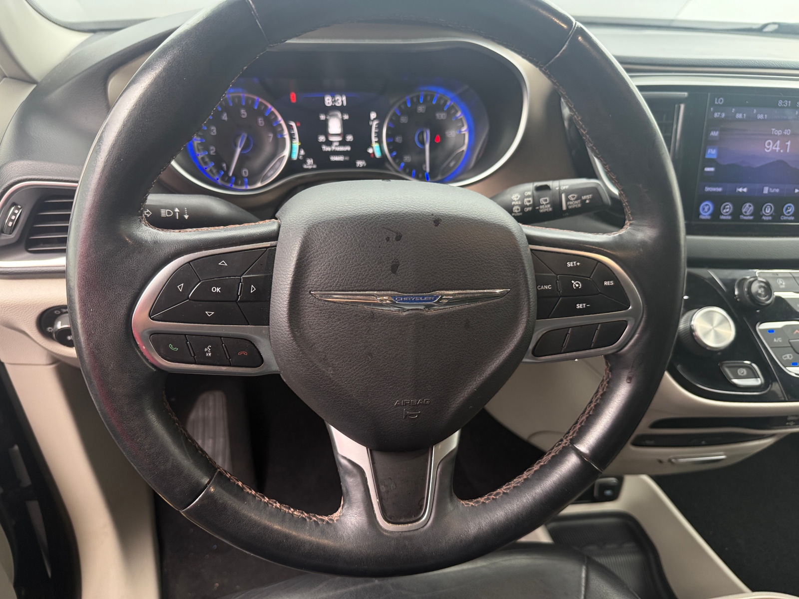 Thumbnail: 2017 Chrysler Pacifica - 4