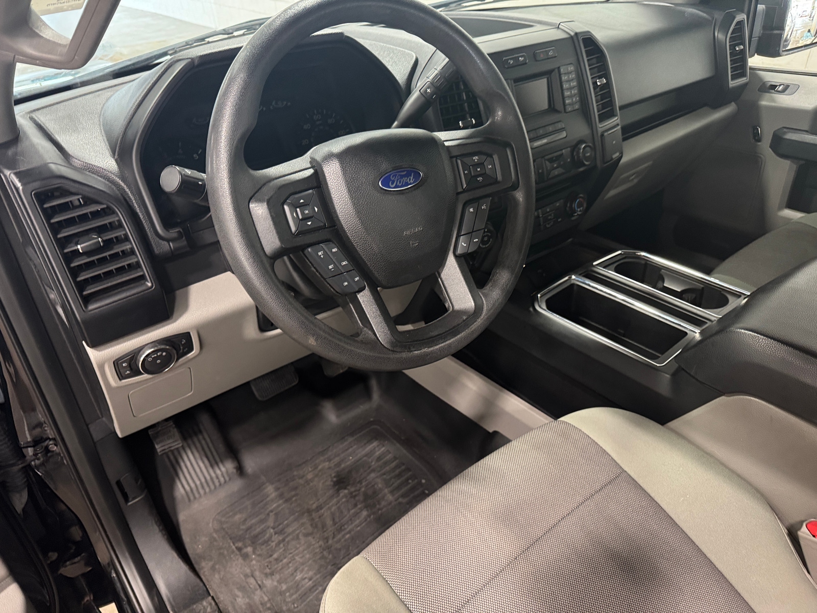 Thumbnail: 2016 Ford Econoline - 3