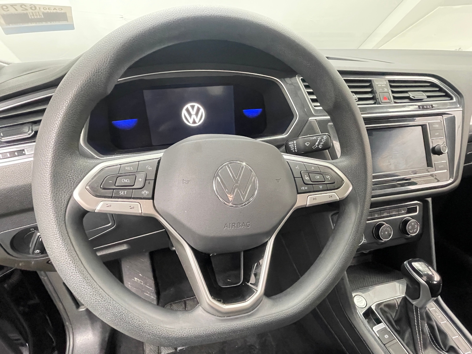 Thumbnail: 2022 Volkswagen Tiguan - 5