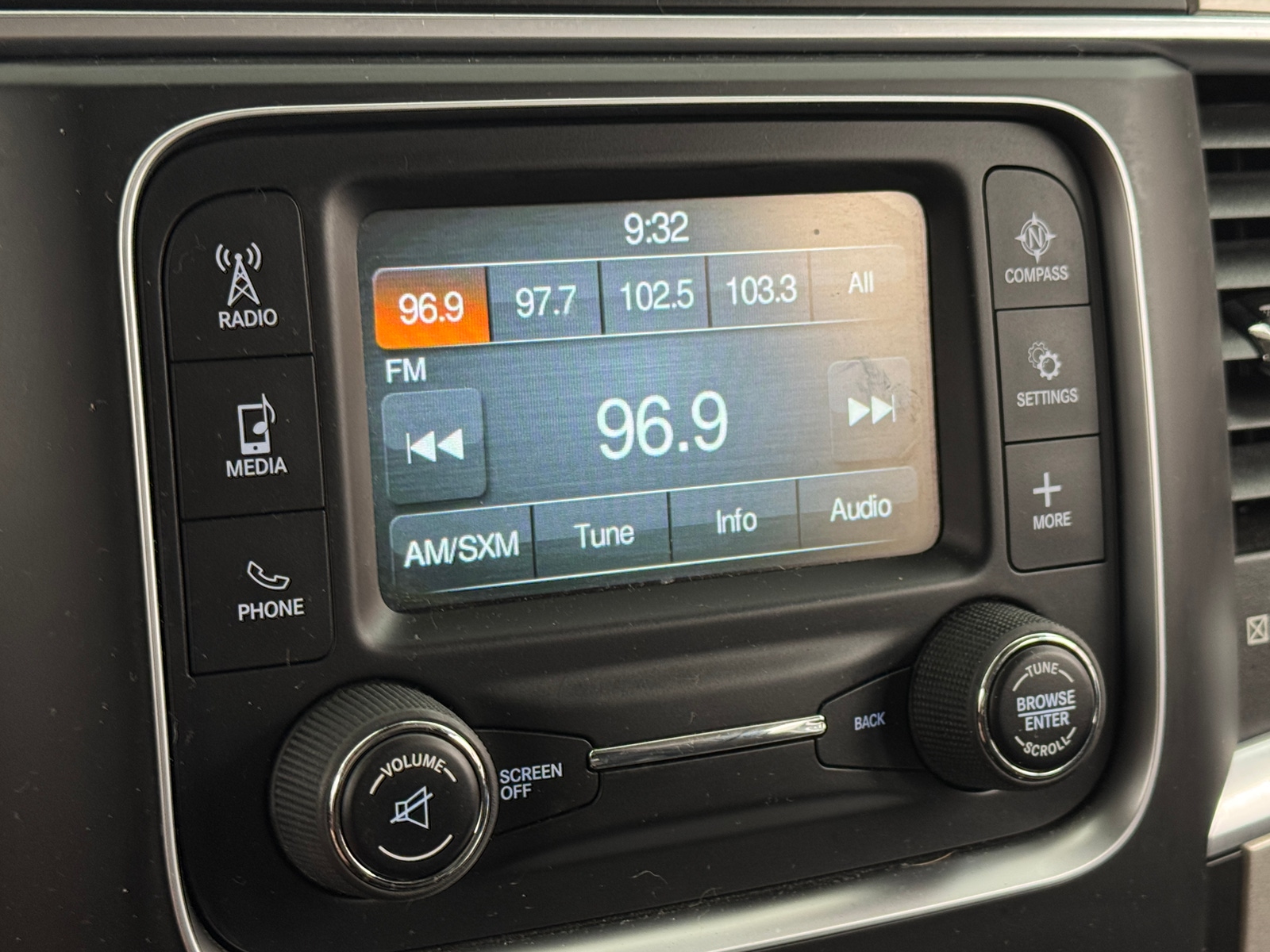 Thumbnail: 2019 RAM 1500 Classic - 4
