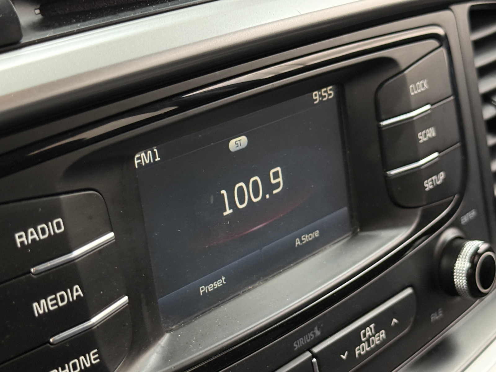 Thumbnail: 2017 Kia Sorento - 4