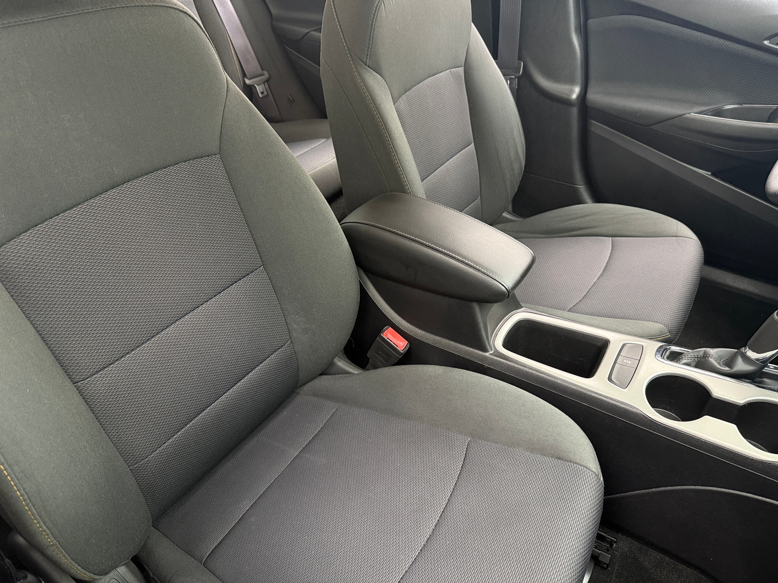 Thumbnail: 2017 Chevrolet Cruze - 2