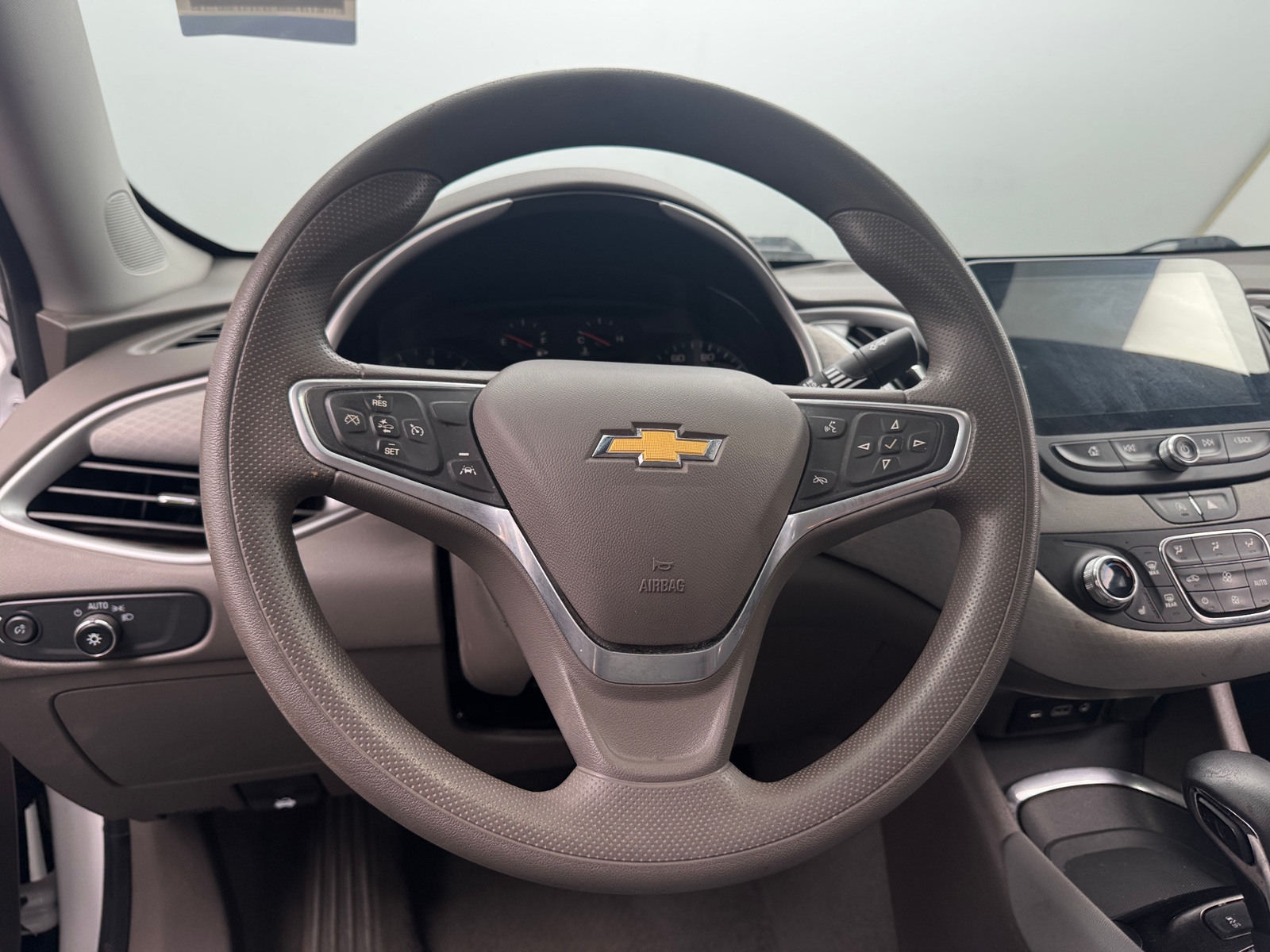 Thumbnail: 2022 Chevrolet Malibu - 5