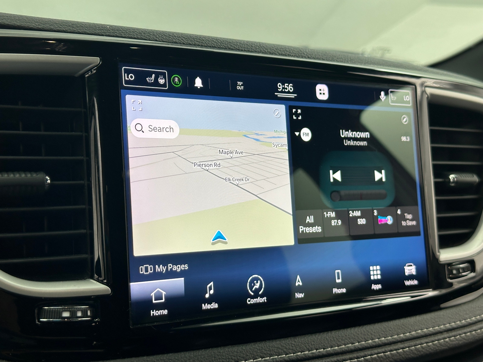 Thumbnail: 2021 Chrysler Pacifica - 3