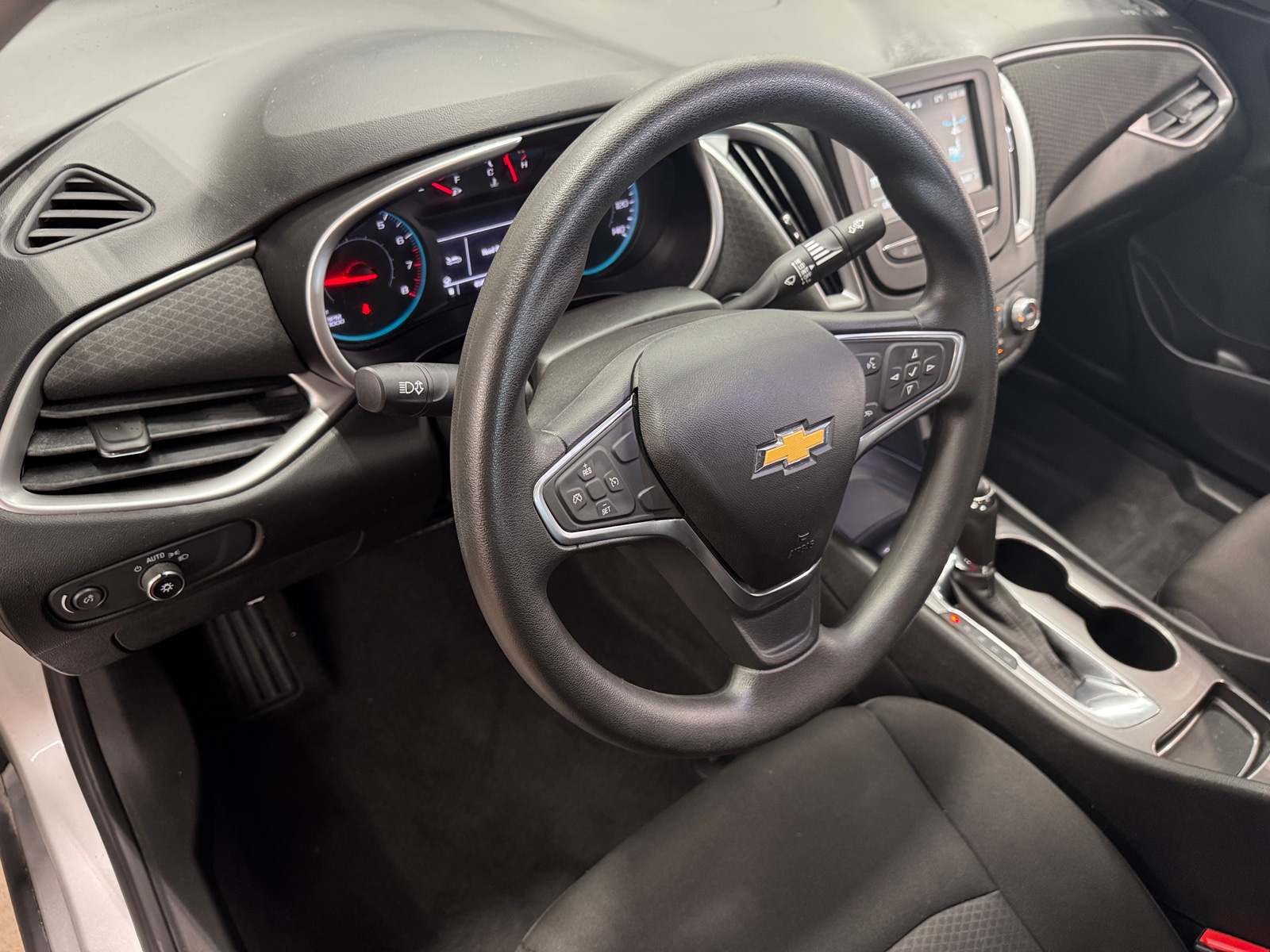 Thumbnail: 2018 Chevrolet Malibu - 3