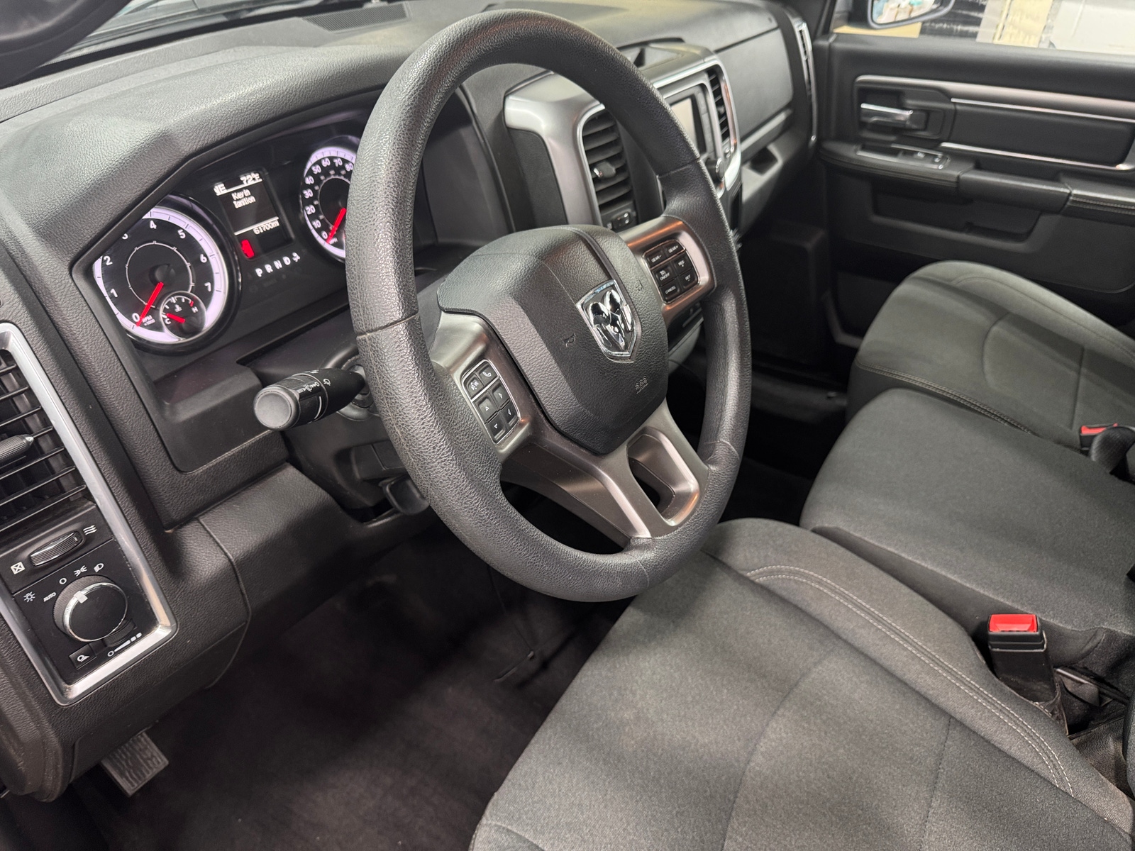 Thumbnail: 2022 RAM 1500 Classic - 3