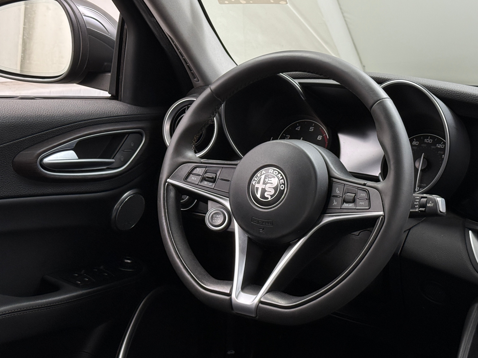 Thumbnail: 2019 Alfa Romeo Giulia - 4