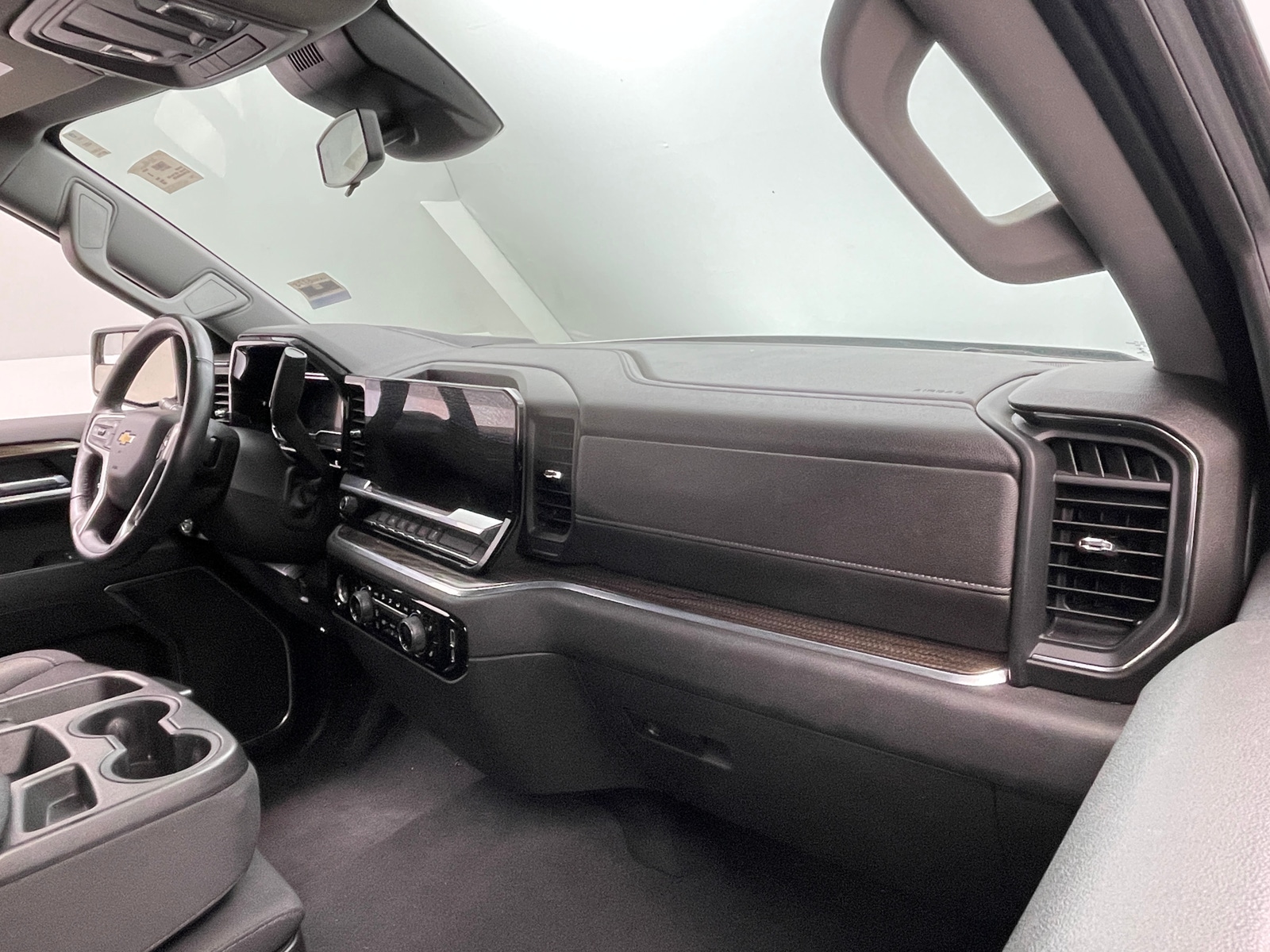 Thumbnail: 2022 Chevrolet Silverado 1500 - 3