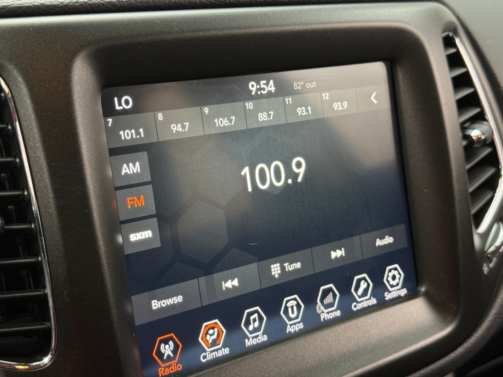 Thumbnail: 2018 Jeep Compass - 3