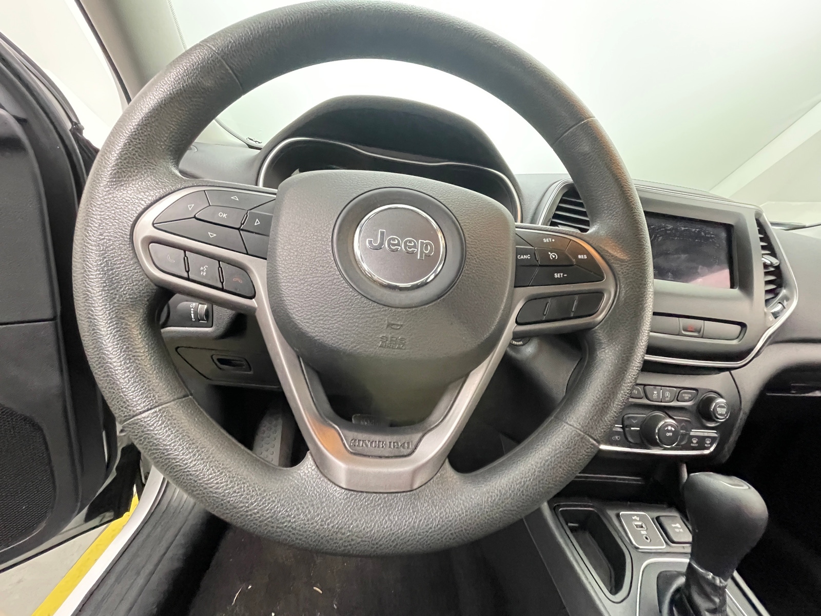 Thumbnail: 2019 Jeep Cherokee - 5