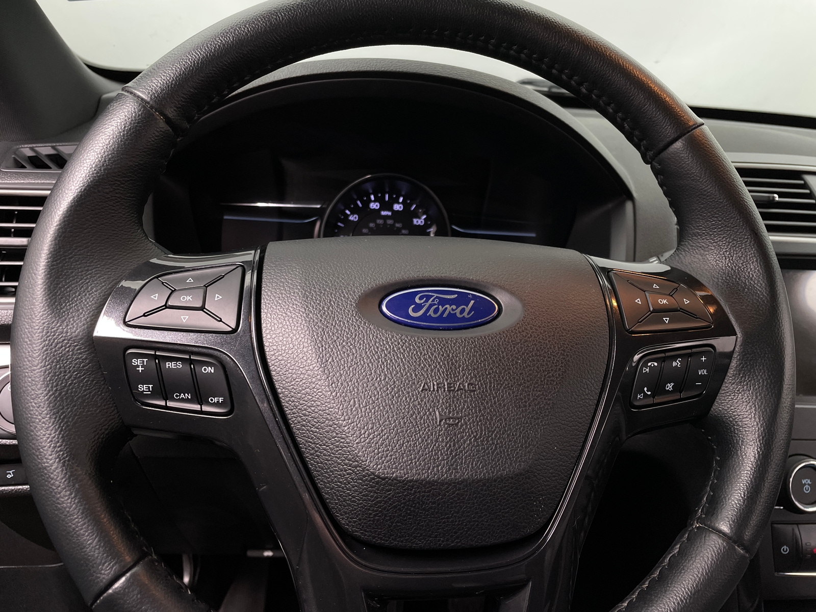 Thumbnail: 2019 Ford Explorer - 5