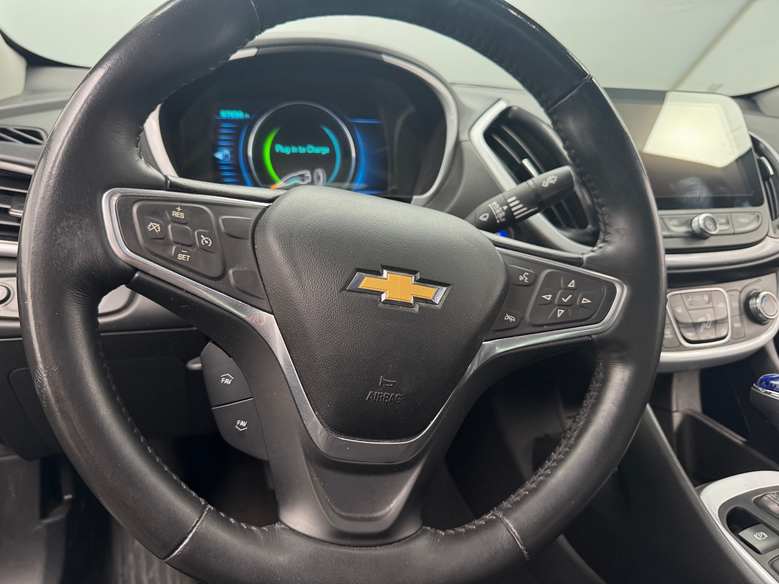 Thumbnail: 2017 Chevrolet Volt - 5