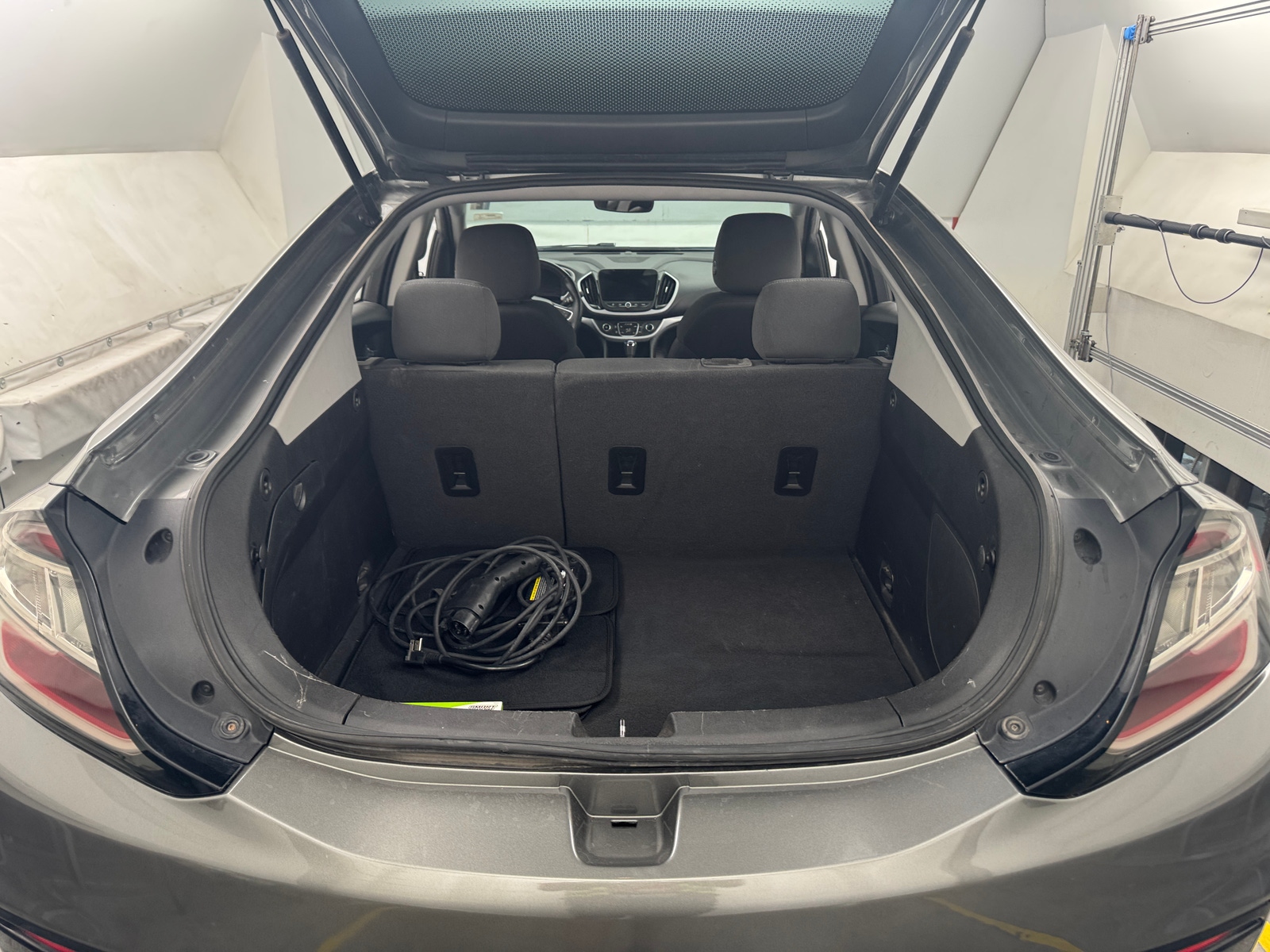 Thumbnail: 2017 Chevrolet Volt - 7
