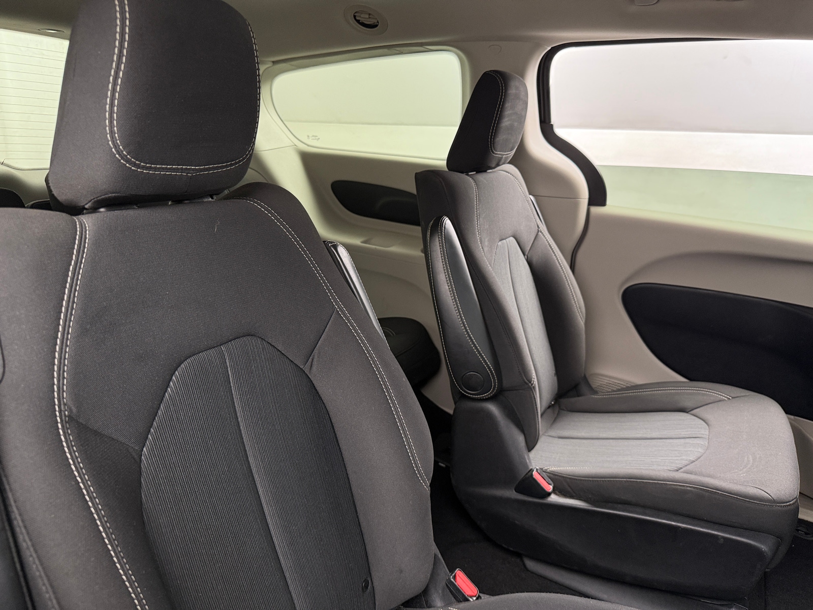 Thumbnail: 2020 Chrysler Voyager - 6