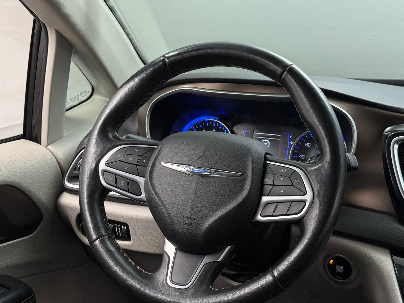 Thumbnail: 2020 Chrysler Voyager - 5