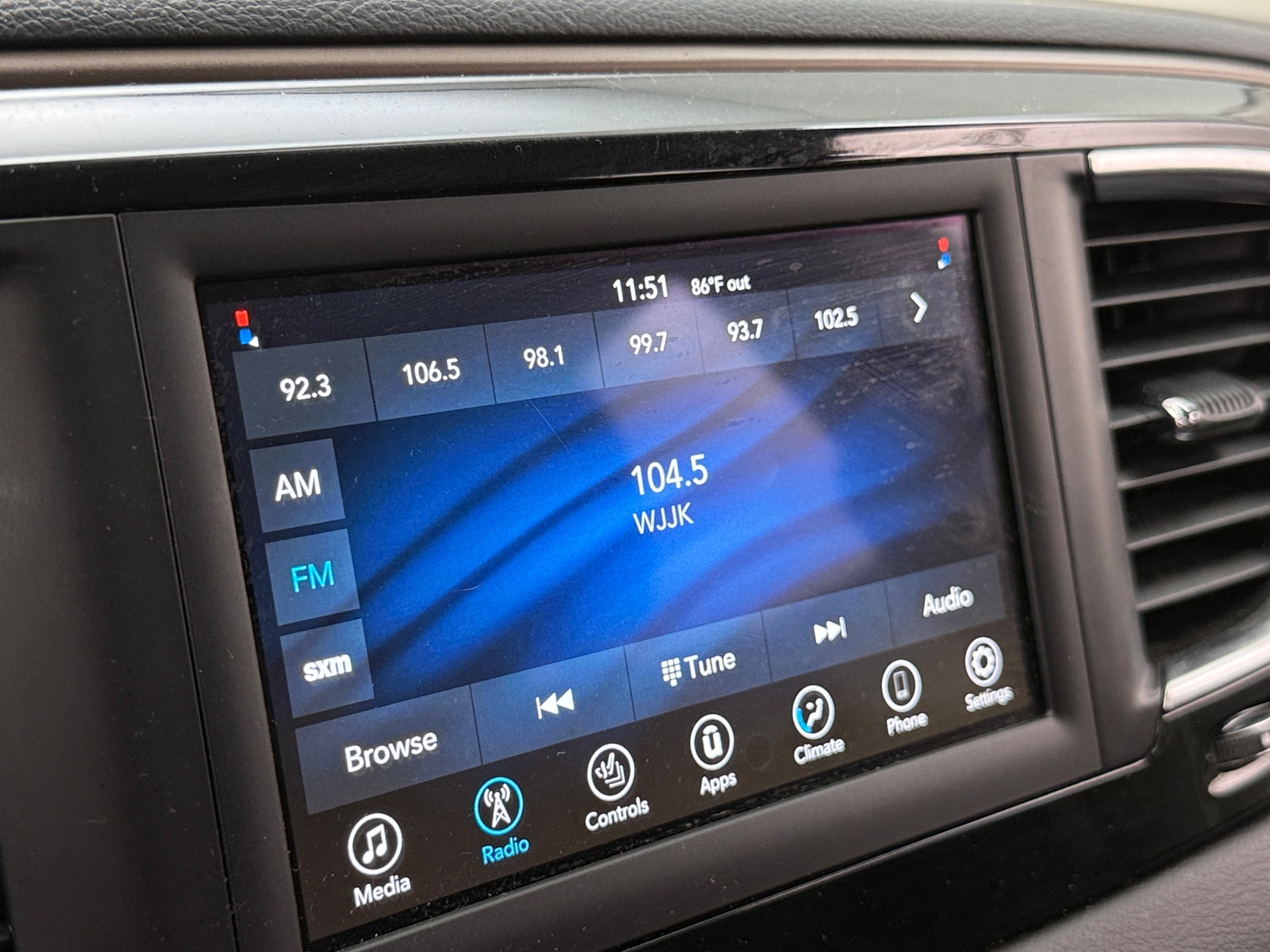 Thumbnail: 2020 Chrysler Voyager - 4