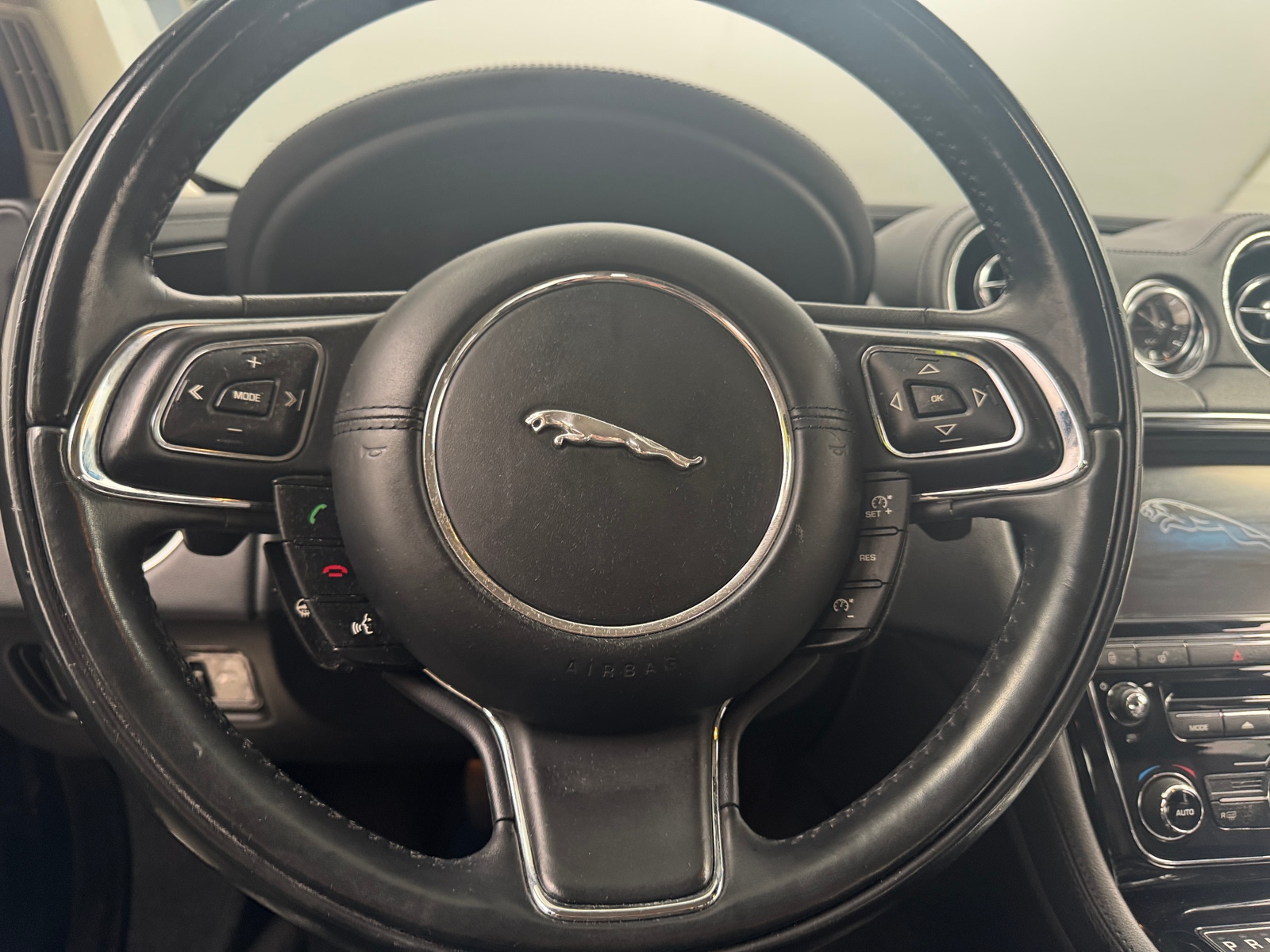 Thumbnail: 2014 Jaguar XJ - 4