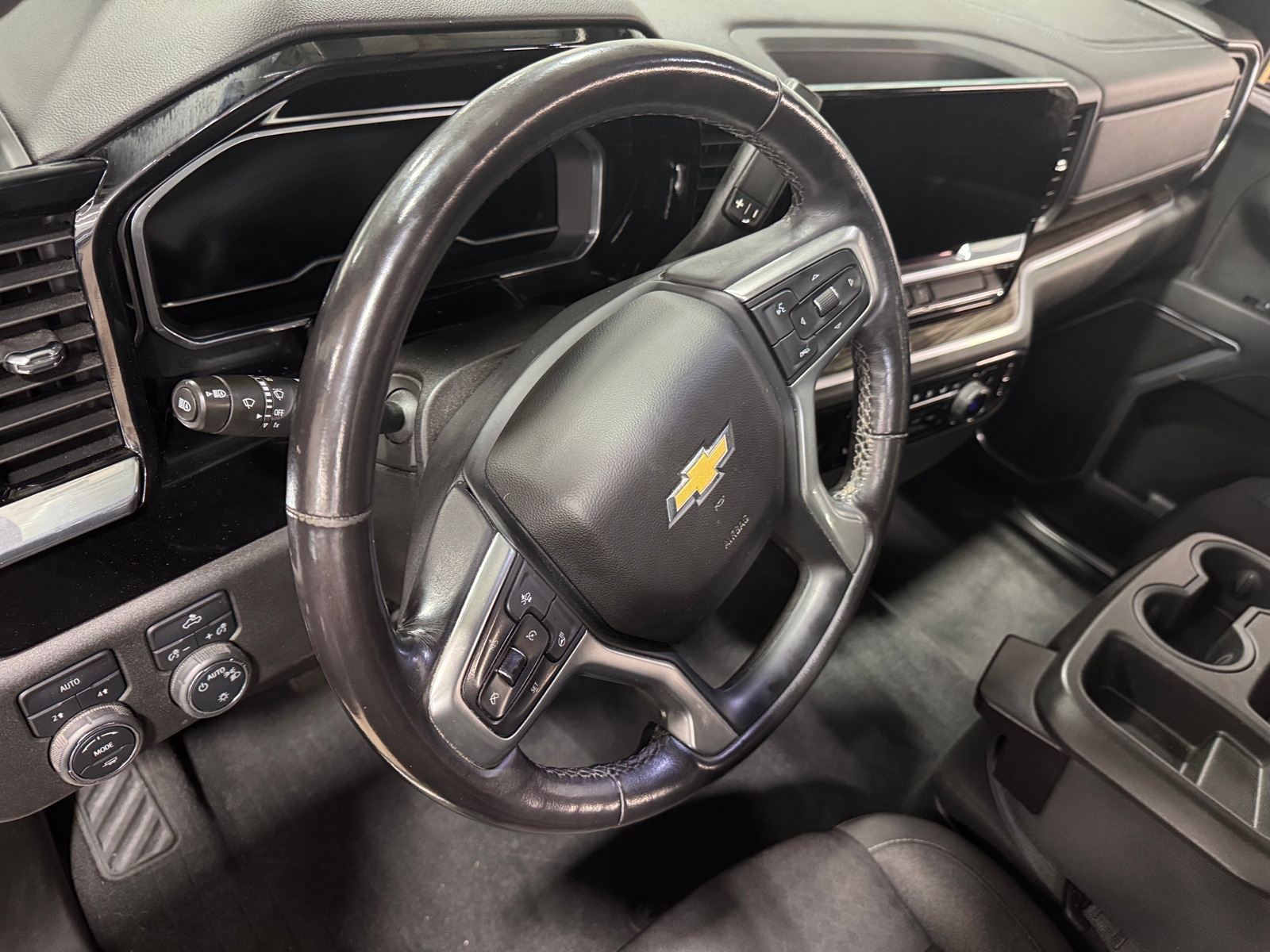 Thumbnail: 2022 Chevrolet Silverado 1500 - 3