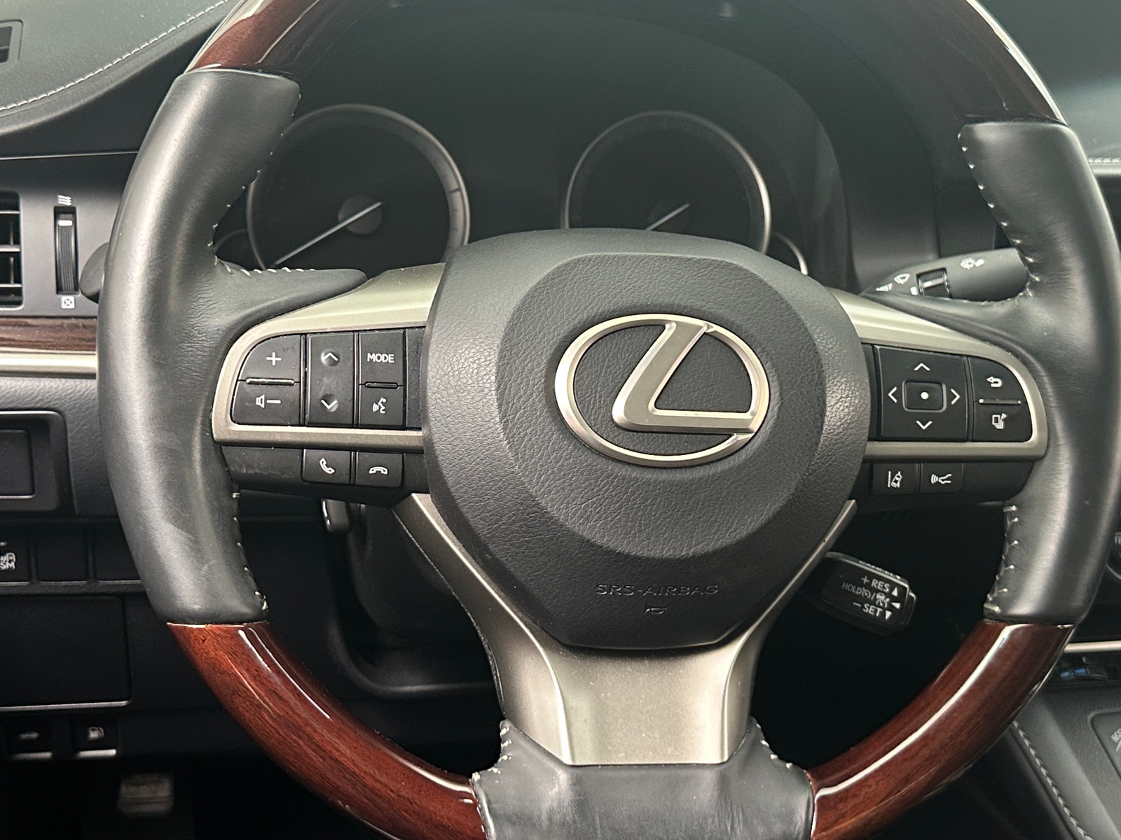 Thumbnail: 2018 Lexus ES - 4