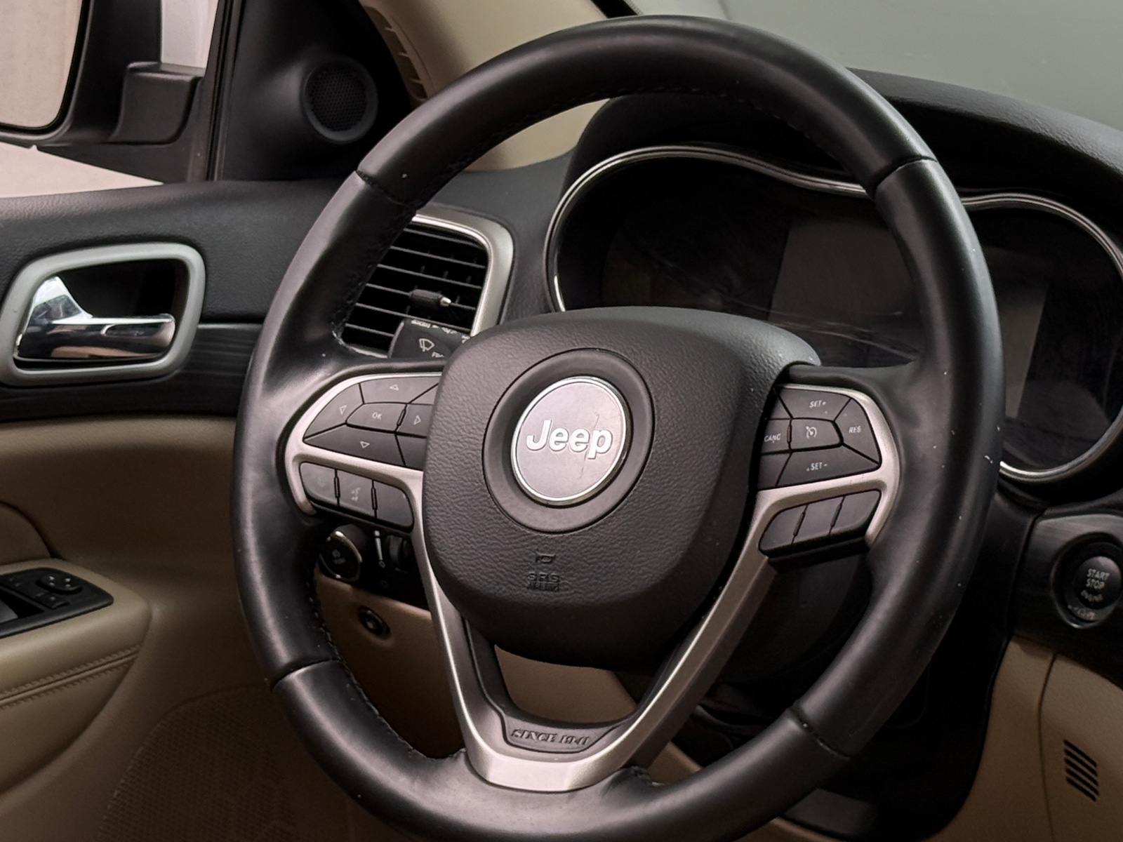 Thumbnail: 2022 Jeep Grand Cherokee - 5