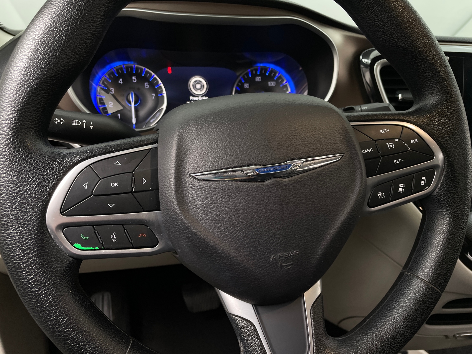 Thumbnail: 2019 Chrysler Pacifica - 5