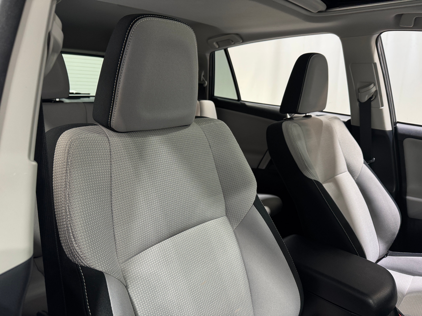 Thumbnail: 2016 Toyota RAV4 - 2
